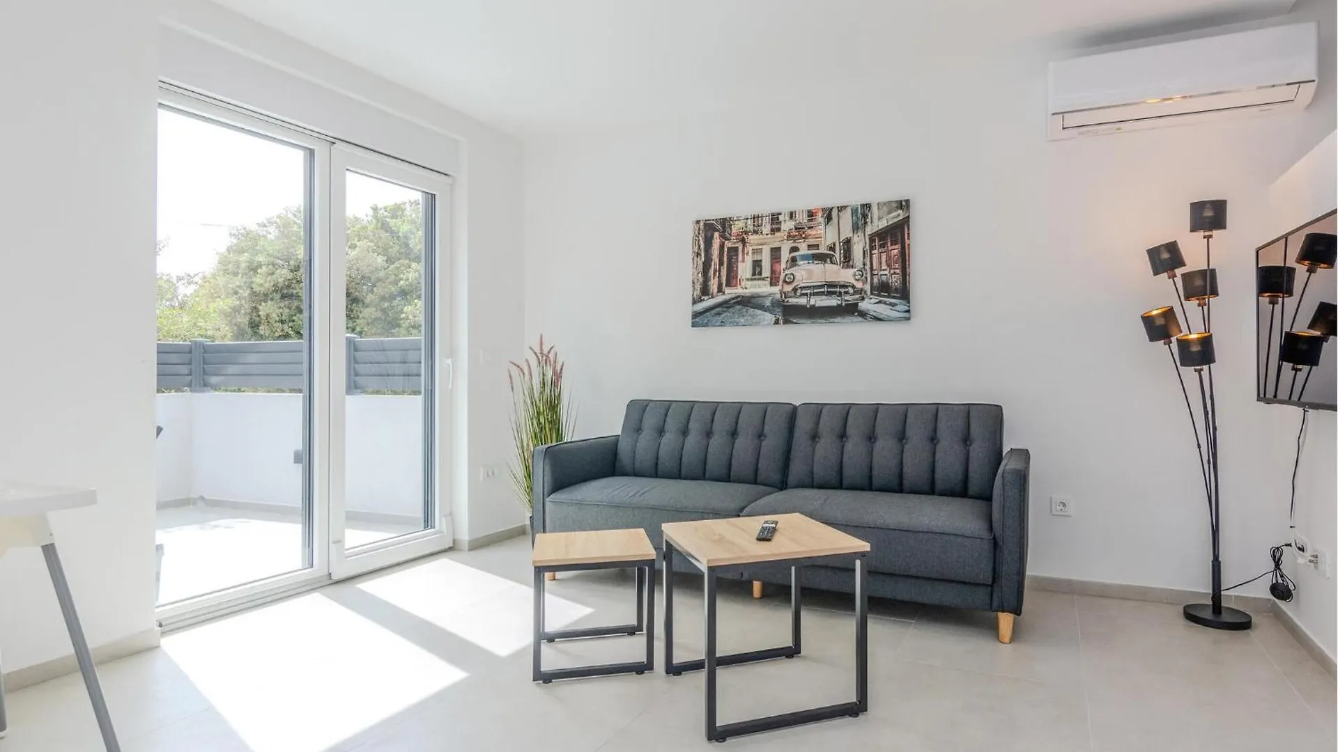 Cozy Home In Vrsi With Kitchen Сasa de vacaciones